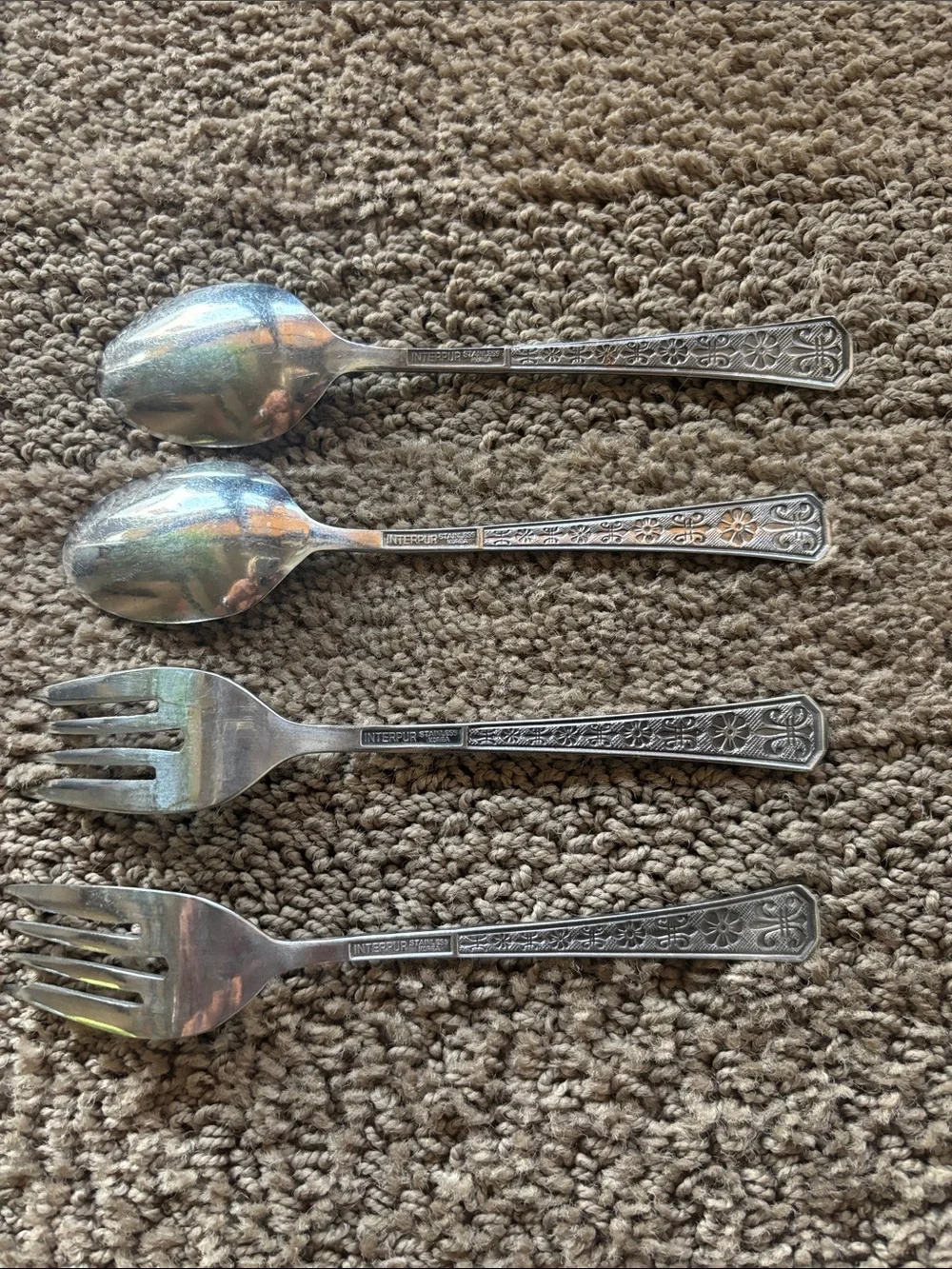 interpur set of 4 stainless Korea flatware